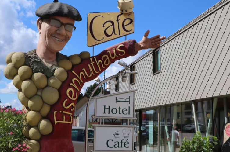 Bars, Cafes & Imbiss