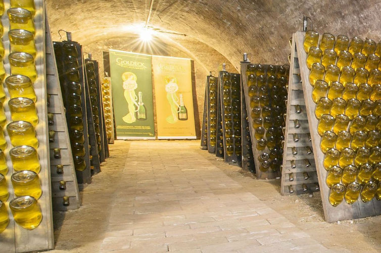 WORLD OF SPARKLING WINE