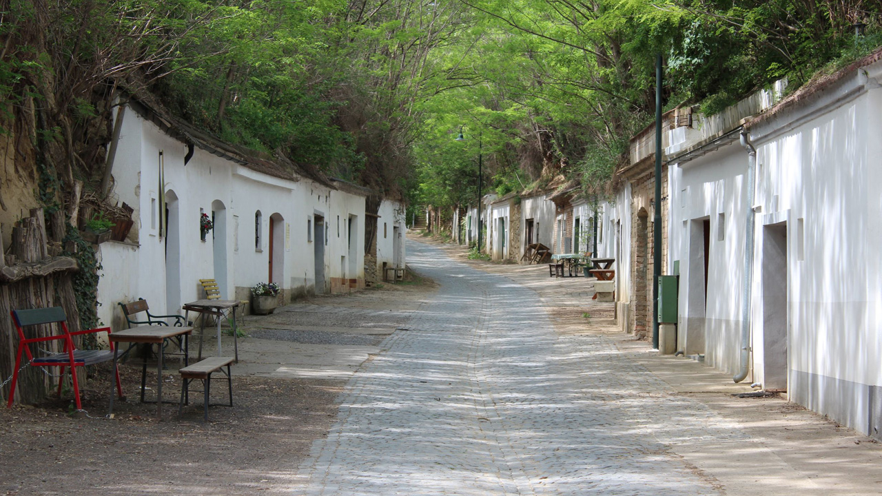 Kellergasse Radyweg Poysdorf im Weinviertel Kellergasse Radyweg Poysdorf im Weinviertel